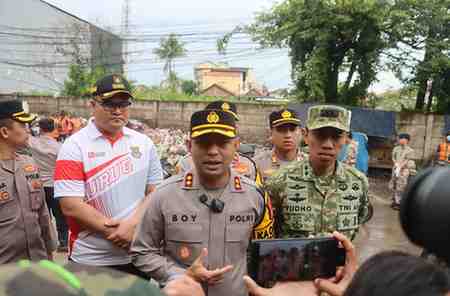 Polres Tangsel Bersama Kodim 0510/Tigaraksa Laksanakan Korve Pembersihan Sampah di Curug